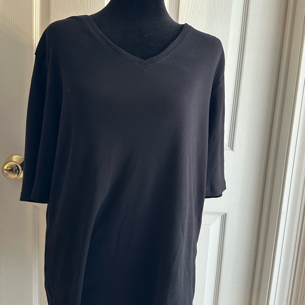 Chico's Black Short Sleeve V-Neck Tee